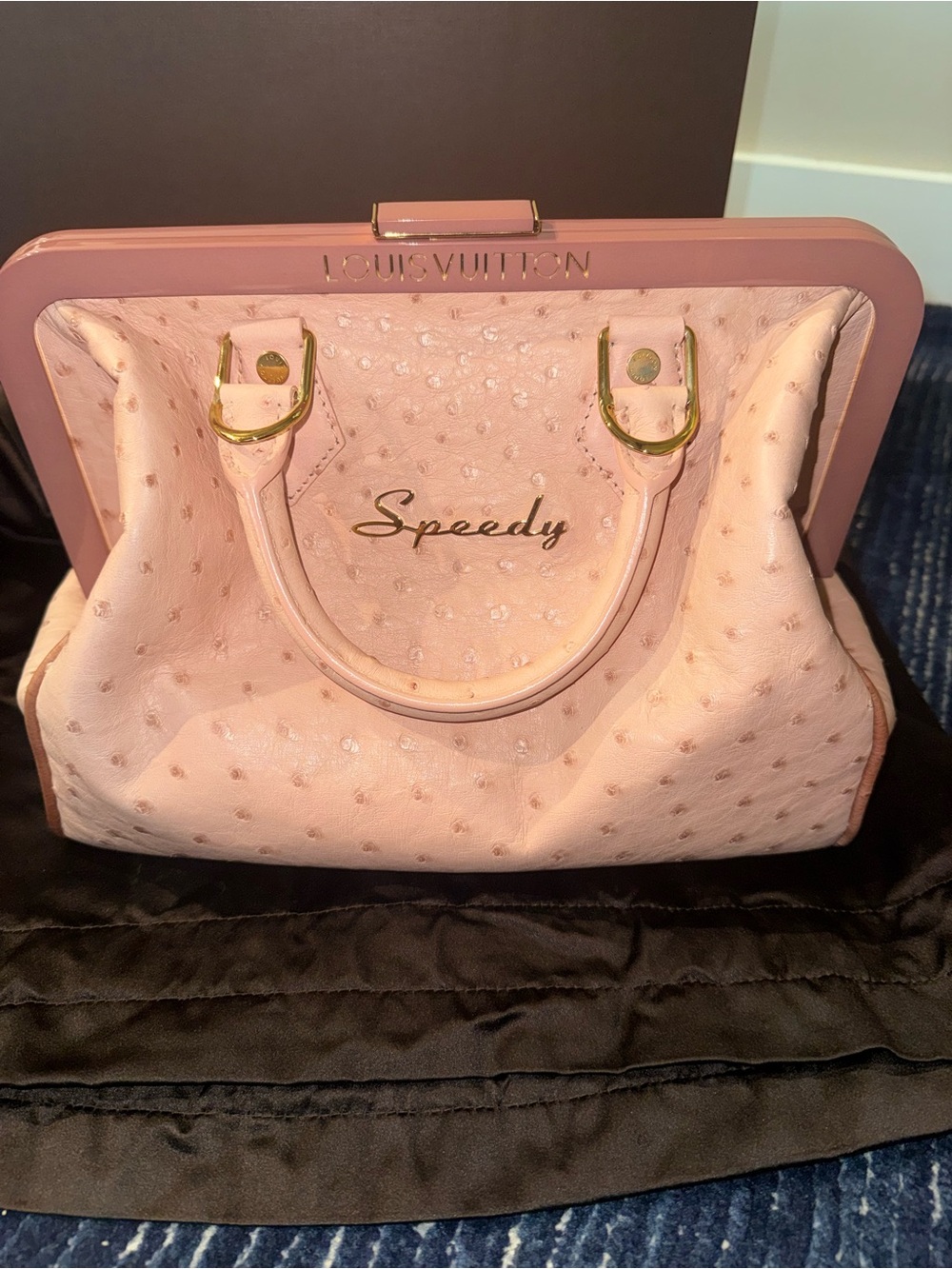 Louis Vuitton Pink Speedy Ostrich-Textured Top Handle Bag. Incredibly rare. - Picture 12 of 15